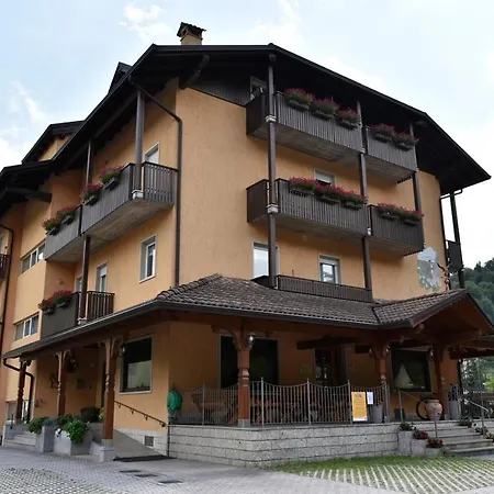 Residenza Scoiattolo Apartament *